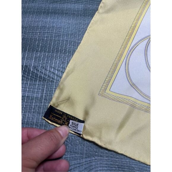 HERMES Carre 90 LES VOITURES A TRANSFORMATION Scarf Yellow Silk 100% - Picture 7 of 12